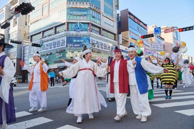 지난해 양주 천만송이 천일홍 축제 기간 열린 플라워 퍼레이드사진양주시