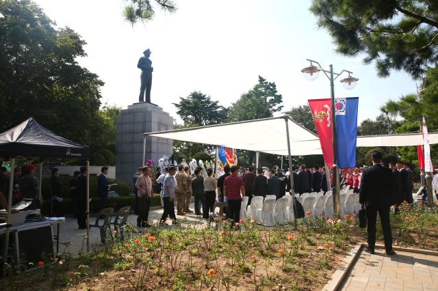 An overview of the wreath-laying ceremony at General MacArthurs statue in Incheon Sep 11 2024 AJP Han Jun-gu