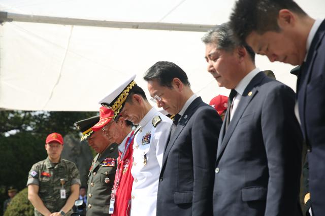 Dignitaries pay silent tribute at General MacArthurs statue in Incheon Sep 11 2024