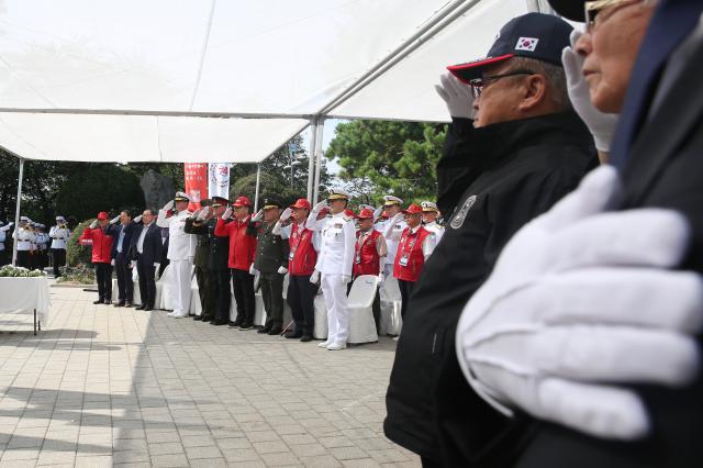 Visitors salute the flag during the wreath-laying ceremony at General MacArthurs statue in Incheon Sep 11 2024 AJP Han Jun-gu