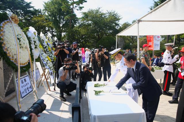 Dignitaries lay wreaths during the ceremony at General MacArthurs statue in Incheon Sep 11 2024 AJP Han Jun-gu