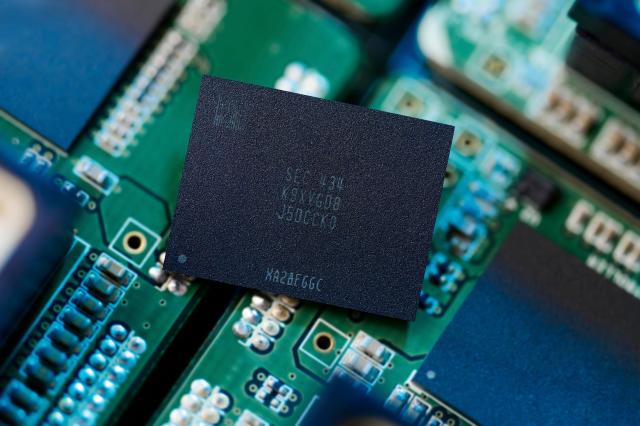 Samsung starts industrys first mass production of QLC 9th-generation V-NAND