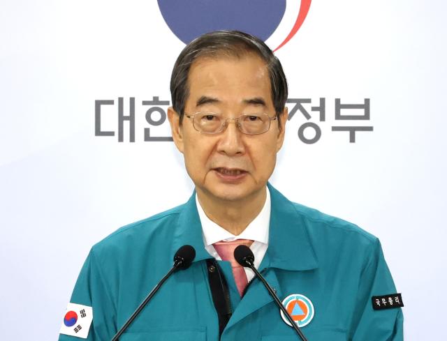 한덕수 국무총리가 지난 12일 서울 종로구 정부서울청사에서 의사집단행동 중앙재난안전대책본부 회의 결과 브리핑을 하고 있다 사진연합뉴스 