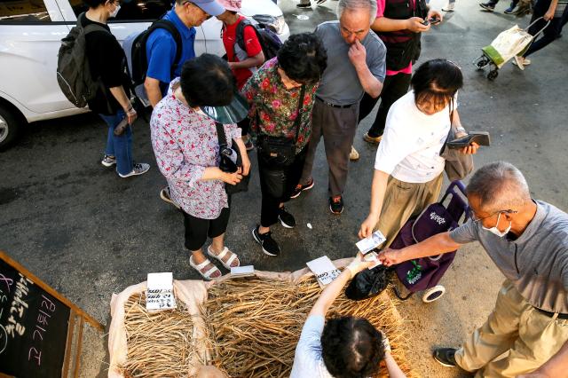 Shoppers browse goods at Kyungdong Market in Dongdaemun-gu Seoul on Sept 13 2024 AJP Kim Dong-woo