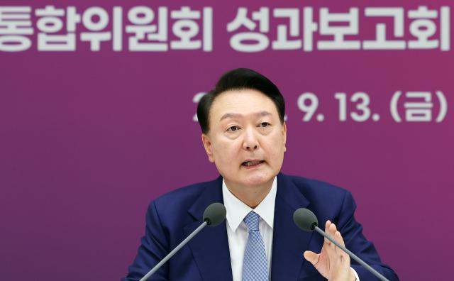 윤석열 대통령이 13일 서울 용산 대통령실 청사에서 열린 대통령 직속 국민통합위원회 성과 보고회 및 3기 출범식에 참석해 발언하고 있다 사진연합뉴스