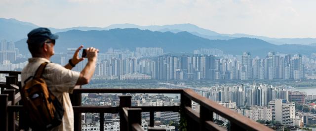 18일 서울 남산에서 바라본 서초구 일대 아파트 2024918 사진연합뉴스