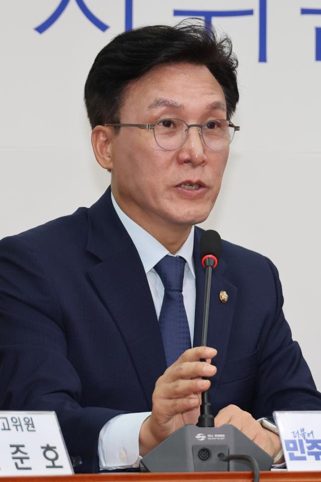 김민석 더불어민주당 수석최고위원이 지난달 19일 오전 국회에서 열린 최고위원회의에서 발언하고 있다 사진연합뉴스