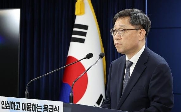 정윤순 보건복지부 보건의료정책실장이 19일 서울 종로구 정부서울청사에서 응급의료 일일 브리핑을 하고 있다 사진연합뉴스