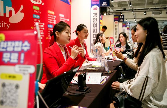 A student receives admission counseling at the 2025 College Rolling Admission Fair at COEX in Seoul on Sept 20 2024 AJP Kim Dong-woo