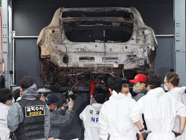 Police and forensics gather to investigate the Mercedes-Benz EV that combusted in Incheon south of Seoul on Aug 8 2024 Yonhap