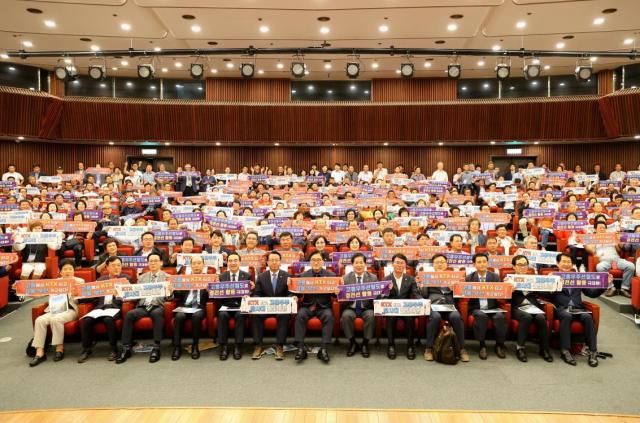 고흥군은 20일 국회도서관 대강당에서 고흥우주선 철도건설 사전 타당성 조사 및 발전전략 국회 토론회를 개최했다 사진고흥군