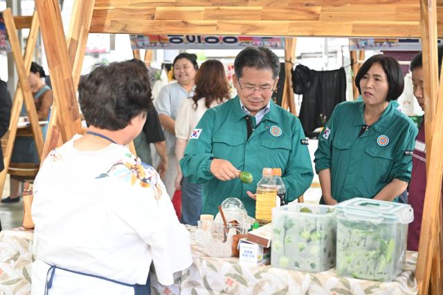 대구 군위군 의흥상가번영회가 흥興미味로운 골목이야기‘2024 의흥 어슬렁길 골목축제’를 진행했다 사진대구군위군