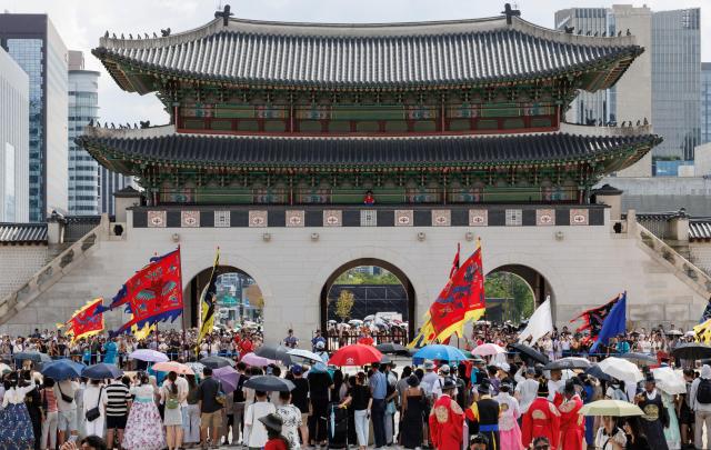 韩国古宫王陵中秋游客接待量骤减 受高温天气影响