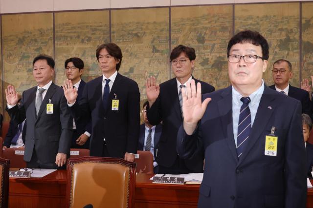 문화체육관광위원회 전체회의 증인선서 사진연합뉴스