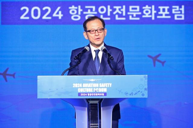 허희영 한국항공대학교 총장이 25일 그랜드하얏트 인천에서 열린 2024 항공 안전 문화 포럼에서 개회사를 하고 있다사진항국항공대