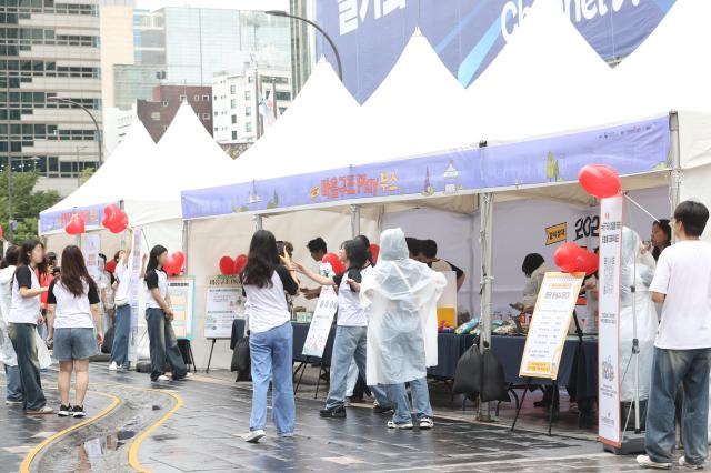 지난 12일 진행된 자살 예방 캠페인 ‘같이 살자 같생 서포터즈 박람회’ 사진연합뉴스