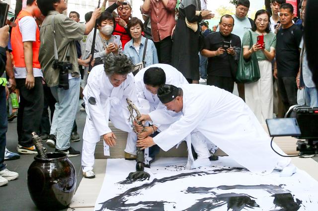 Calligraphers perform at the 2024 Insadong Antique  Art Fair in Insadong Jongno-gu Seoul on Sept 26 2024 AJP Kim Dong-woo