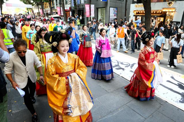 Participants in hanbok parade during the 2024 Insadong Antique  Art Fair in Insadong Jongno-gu Seoul on Sept 26 2024 AJP Kim Dong-woo