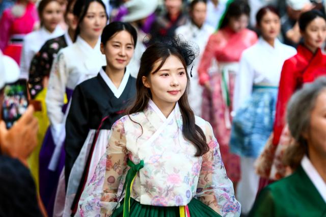 Participants in hanbok parade during the 2024 Insadong Antique  Art Fair in Insadong Jongno-gu Seoul on Sept 26 2024 AJP Kim Dong-woo