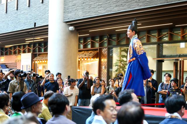 A hanbok fashion show takes place during the opening ceremony of the 2024 Insadong Antique  Art Fair in Insadong Jongno-gu Seoul on Sept 26 2024 AJP Kim Dong-woo