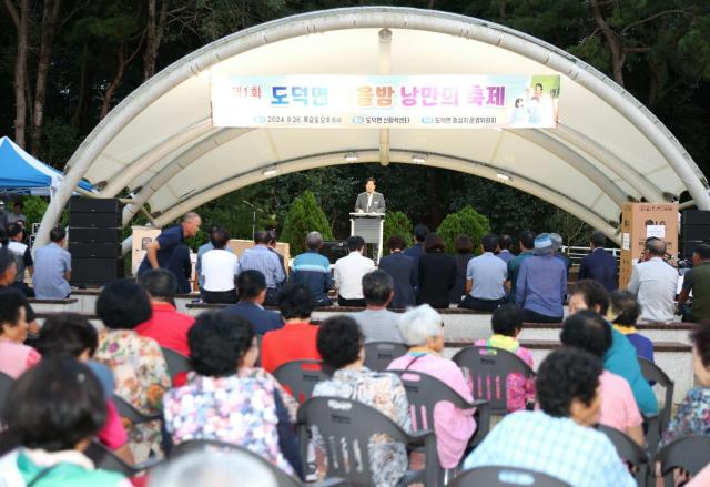 공영민 고흥군수가 제1회 가을밤 낭만의 축제’에서 인사말을 하고 있다 사진고흥군