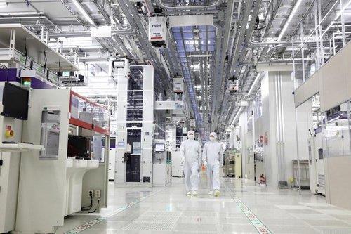 The production line at Samsung Electronics Pyeongtaek Campus is seen in this photo Yonhap