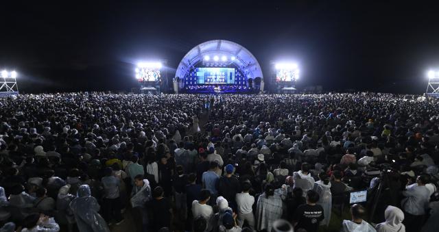 대구시 달성군 달성문화재단이 주관하는 ‘2024 달성 100대 피아노’가 사문진 상설야외공연장에서 역대급 관람객들의 환호 속에 성황리 종료되었다 사진대구달성군