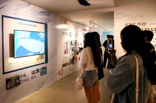 Visitors view exhibits at Naruto The Gallery held in Mapo-gu Seoul on Sept 27 2024 AJP Kim Dong-woo