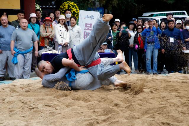 대구시가 후원하고 동화사가 주관하는 ‘제14회 팔공산 산중전통장터 승시 축제’가 동화사에서 개최된다 사진이인수 기자