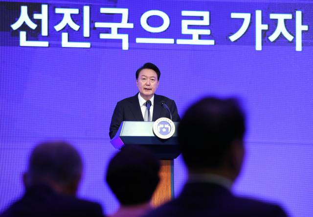 윤석열 대통령이 30일 서울 중구 롯데호텔에서 열린 한국경제신문 창간 60주년 기념식에서 축사를 하고 있다 사진연합뉴스