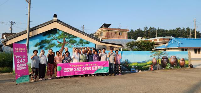 진도군이 추진 중인 ‘진도 242 소행성 프로젝트’가 주민 주도의 진도형 새마을 운동으로 주목받으며 지역소멸 문제 해결을 위한 새로운 돌파구로 떠오르고 있다사진진도군