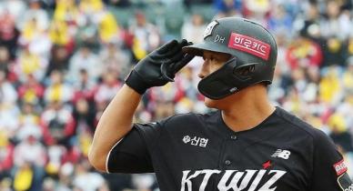 [2024 KBO 준PO] 침묵 깬 황재균, 적시타 작렬...강철매직 신들렸다