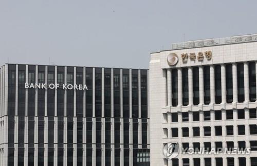[뉴스플러스] 금통위 설문조사, 전문가가 꼽은 금리인하 근거는…가계부채·美빅컷·내수부진