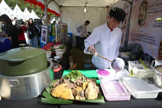 A booth staff member prepares phở at the Vietnam Phở Festival 2024 in Seoul Oct 5 2024 AJP Han Jun-gu