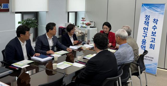 대구시의회 의원연구단체인 미래 발전 포럼‘은 박소영 의원이 제안한 탄소 감축을 위한 공유자전거 이용 활성화 방안 정책연구용역 착수보고회를 개최했다 사진대구시의회