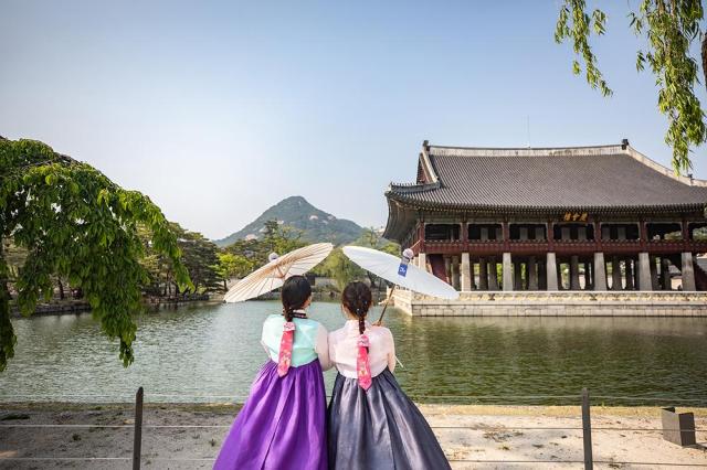  2024 가을 궁중문화축전에서 한복의 아름다움을 만끽할 수 있는 다양한 프로그램이 진행된다 사진국가유산진흥원