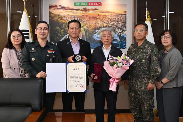 대구광역시 남구는 6·25참전유공자 유족에 화랑무공훈장을 전수했다 사진대구남구