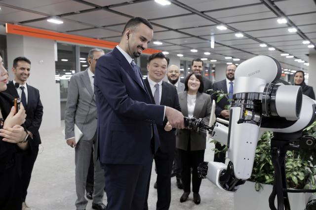 The photo shows Faisal bin Ayyaf Mayor of Riyadh experiencing Navers robot arm Ambidex during his visit to Navers 1784 building Courtesy of Naver