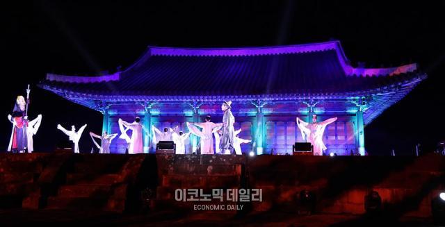 8일 밤 홍릉애서 진행된  ‘미리보는 조선왕릉축전’ 신들의 정원 공연장면 사진박명섭 기자