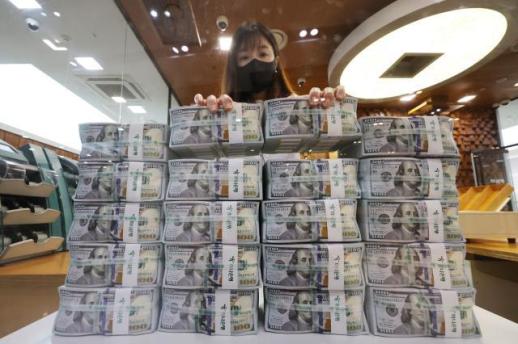 Korea to join FTSE Russell global bond index next year