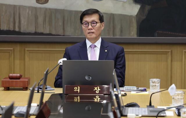 이창용 한국은행 총재가 11일 서울 중구 한국은행에서 금융통화위원회를 주재하고 있다 20241011사진사진공동취재단