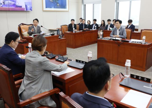 27일 국회에서 교육위원회 전체회의가 열리고 있다 사진연합뉴스