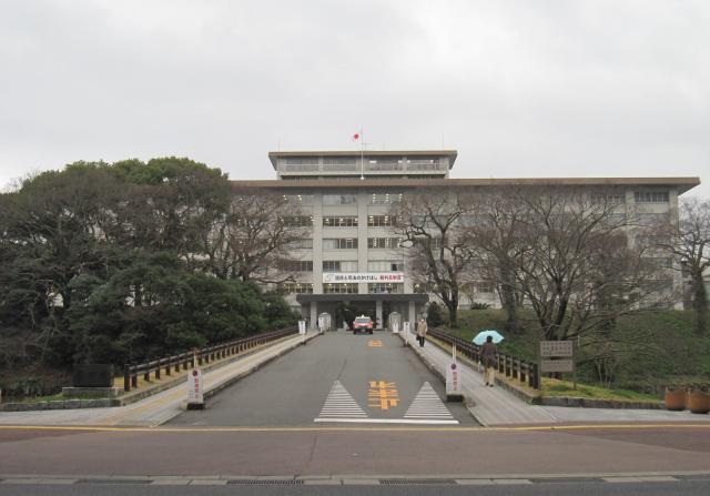 A frontal view of the Fukuoka High Court Mar 6 2012 Downloaded from Wikimedia Commons