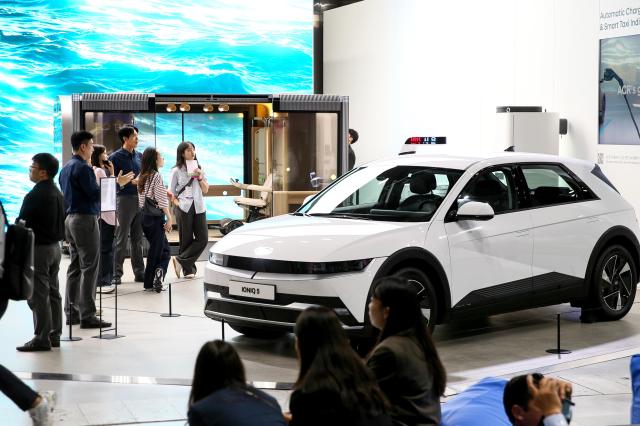 Visitors view exhibits at the Seoul Smart Life Week held at COEX in Seoul on Oct 11 2024 AJP Kim Dong-woo