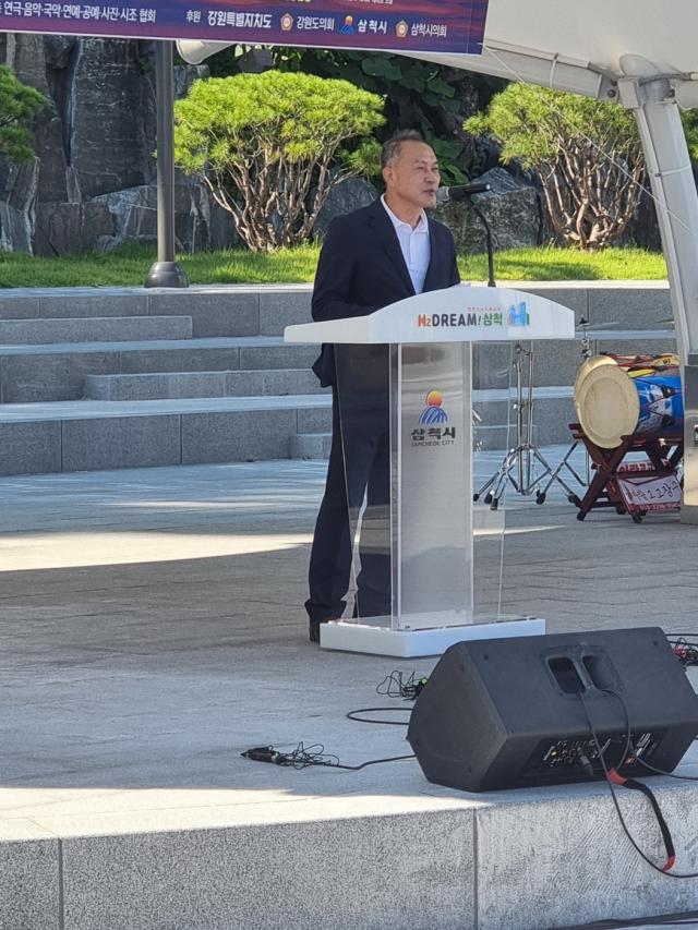 김흥교 삼척민예총회장이 개회사를 진행하고 있다사진이동원 기자 