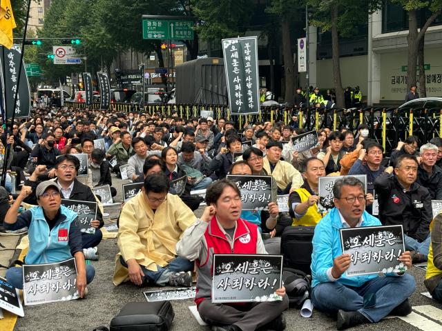 Seoul transit corporation labor union members participate in a rally and memorial service demanding an apology for a deceased worker near Seoul city hall Seoul on Oct 15 2024 AJP Han Jun-gu
