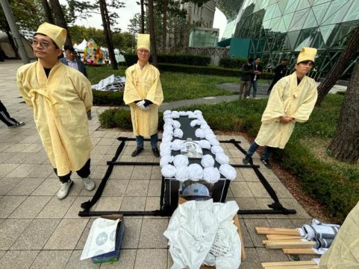 PHOTOS: Seoul transit workers rally over death of union activist