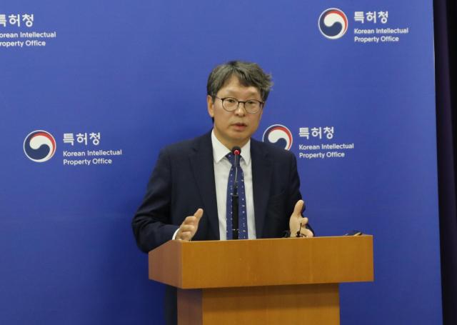 정인식 특허청 산업재산보호협력국장이 15일 정부 대전청사에서 브리핑을 진행하고 있다 사진특허청