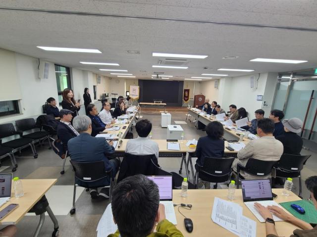 16일 서울 강남 한국문학번역원에서 한국 문학 해외진출 관계기관 회의가 열렸다 사진윤주혜 기자