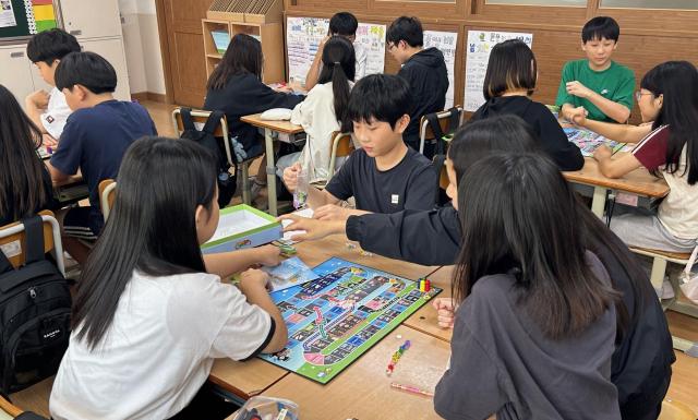 한국도로공사 대구경북본부는 김천 율곡초등학교 김천 위량초등학교 대상으로 찾아가는 교통안전 보드게임 교육을 실시했다 사진한국도로공사 대구경북본부